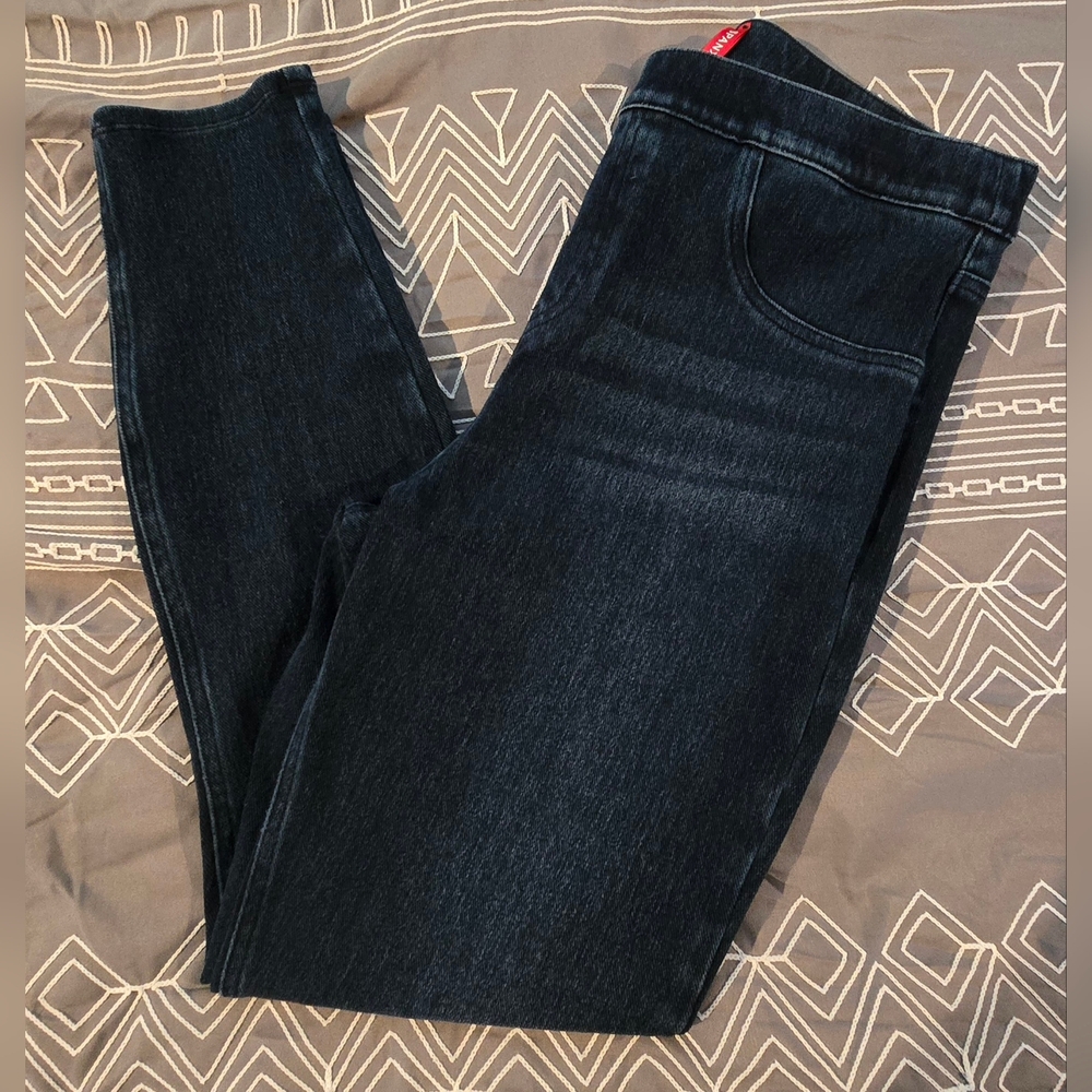 Dark Wash Women’s Skinny Jeans - Dark Blue